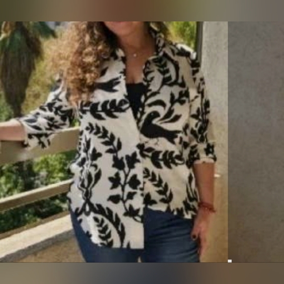 H&M Black and White 3/4 Sleeve Button Down Shirt - Picture 1 of 9